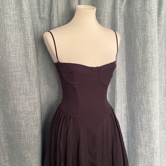 Elegant Black Spaghetti Strap Dress - Picture 3 of 7